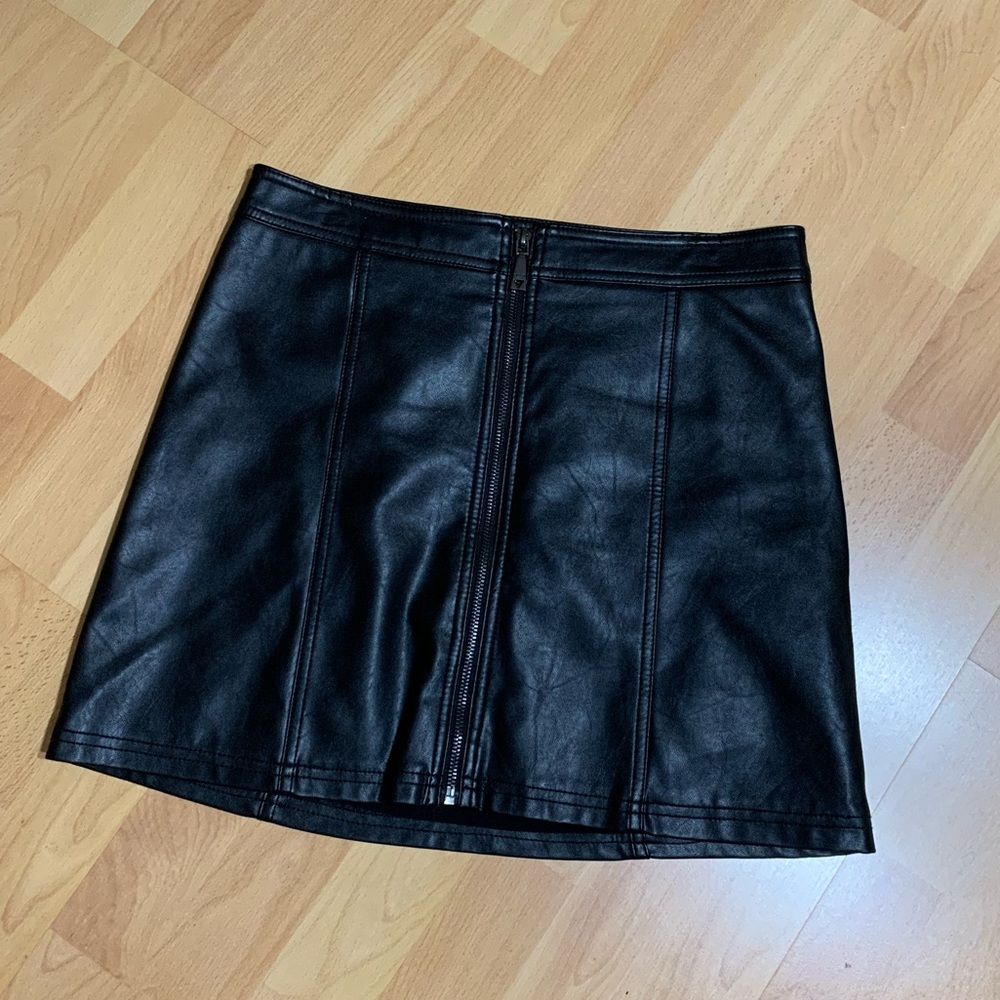 Guess Front Zipper Leather Skirt